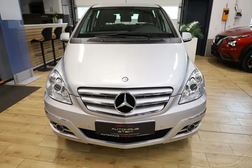 Gebraucht Mercedes B160 95 PS (69 kW) 2011 Silber Van / Kleinbus