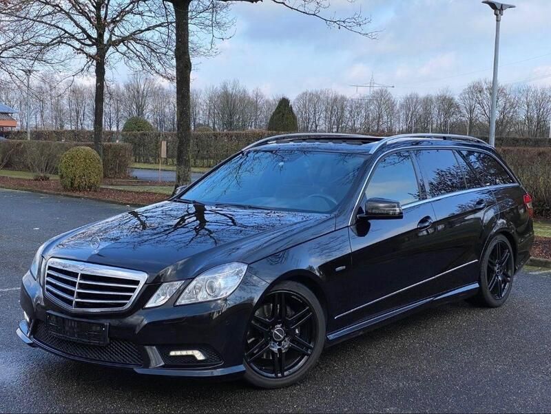 Schwarz Gebraucht 2010 Mercedes E350 Avantgarde Kombi | 9.900 € (Etwas zu teuer) - Bild 1/4