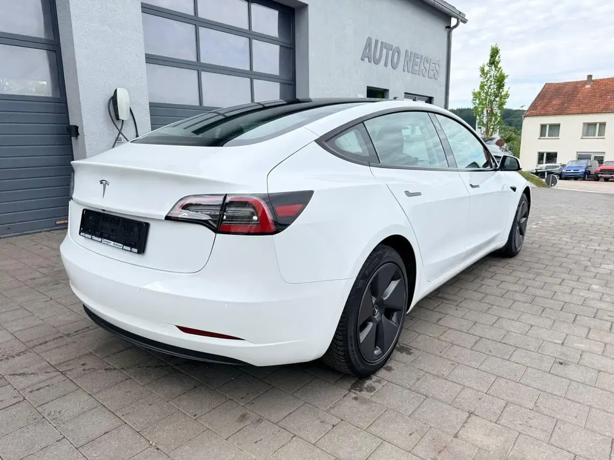 Gebraucht Tesla Model 3 Standard Range Plus 208 kW (283 PS) 2021 Weiß Limousine