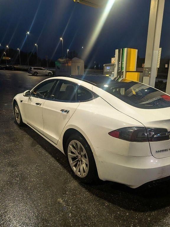 Gebraucht Tesla Model S 309 kW (421 PS) 2017 Weiß Kleinwagen