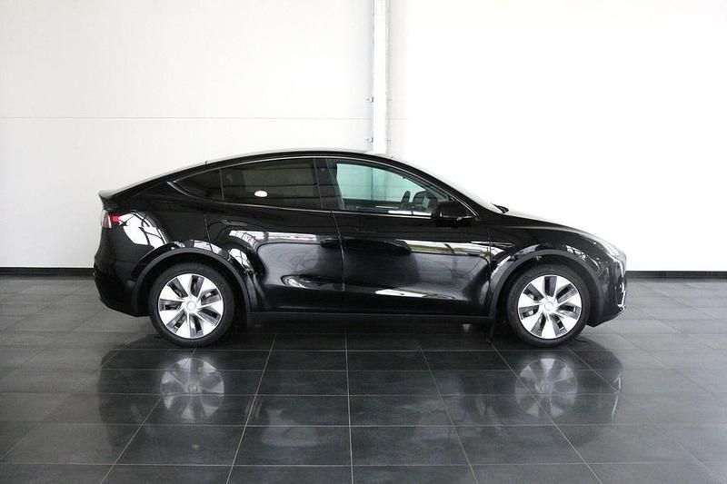 Schwarz Gebraucht 2023 Tesla Model Y RWD SUV | 31.999 € (Fairer Preis) - Bild 1/1