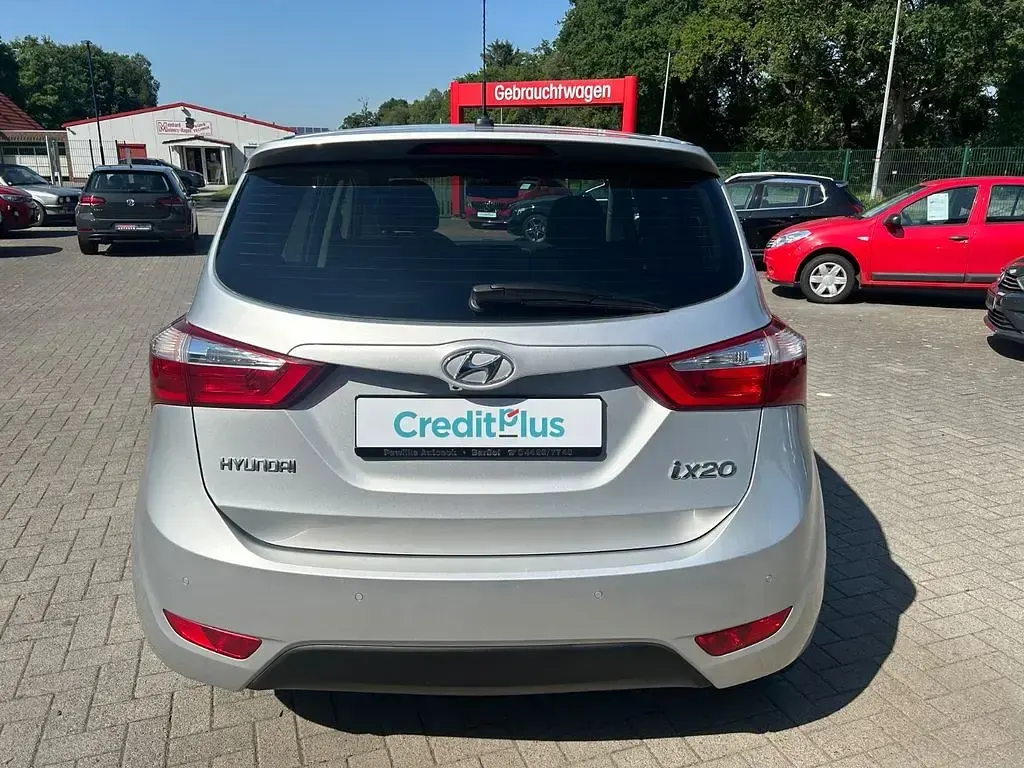 Gebraucht Hyundai i20 Space Plus 90 PS (66 kW) 2018 Silber Van / Kleinbus