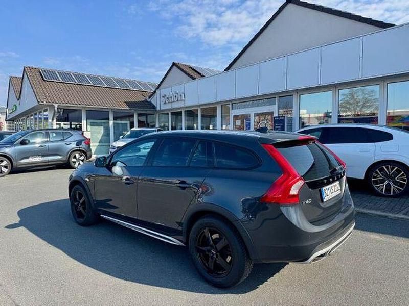 Gebraucht Volvo V60 CC Summum 150 PS (110 kW) 2016 Grau Kombi