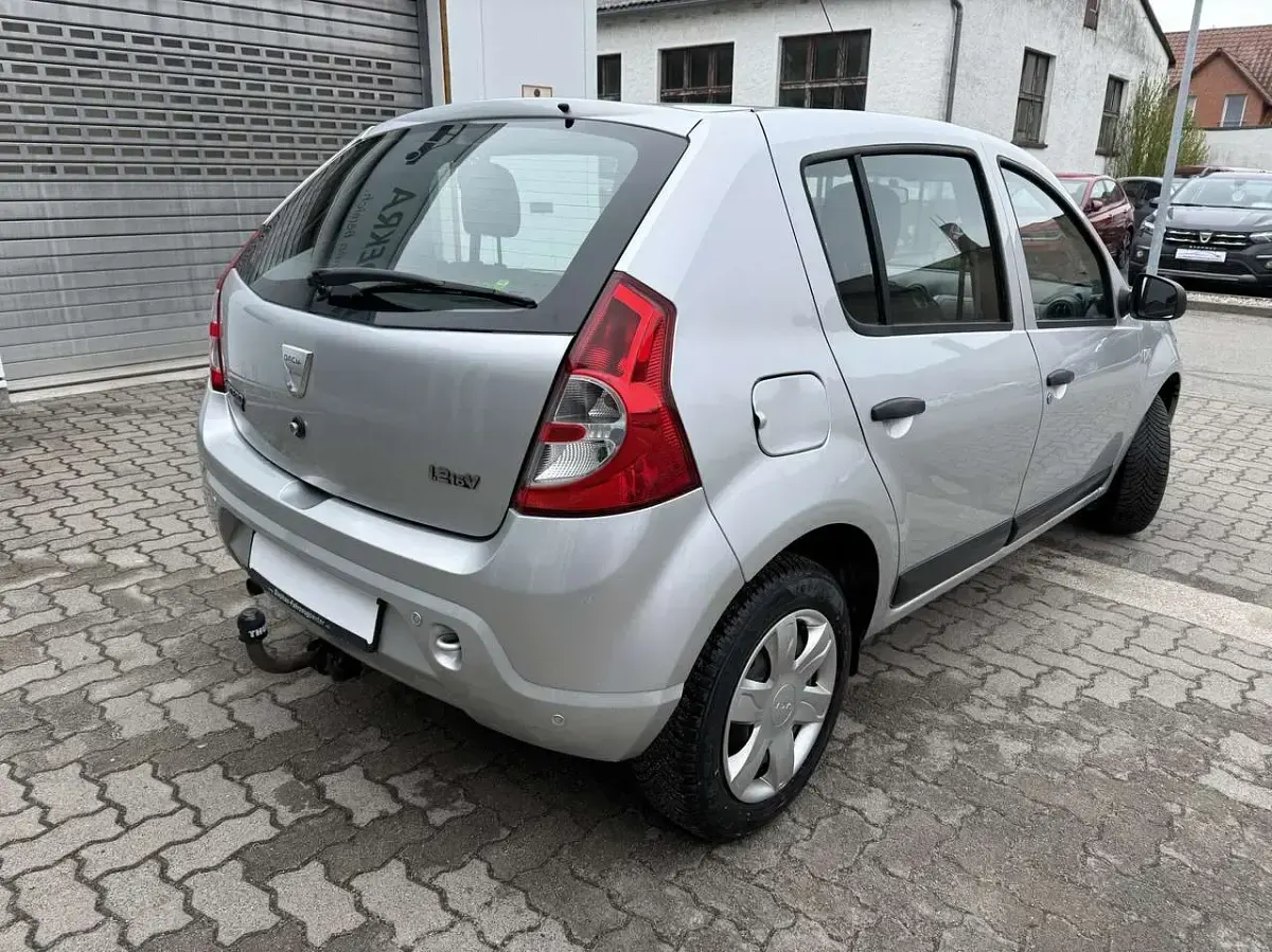 Gebraucht Dacia Sandero 75 PS (55 kW) 2009 Platingrau Kleinwagen