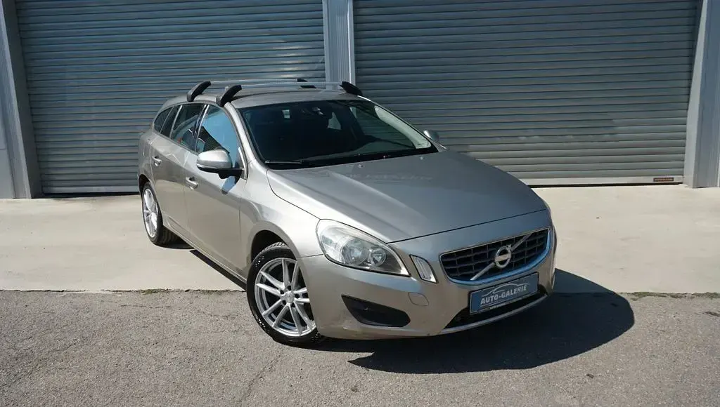 Gebraucht Volvo V60 Kinetic 163 PS (119 kW) 2010 Gold Kombi