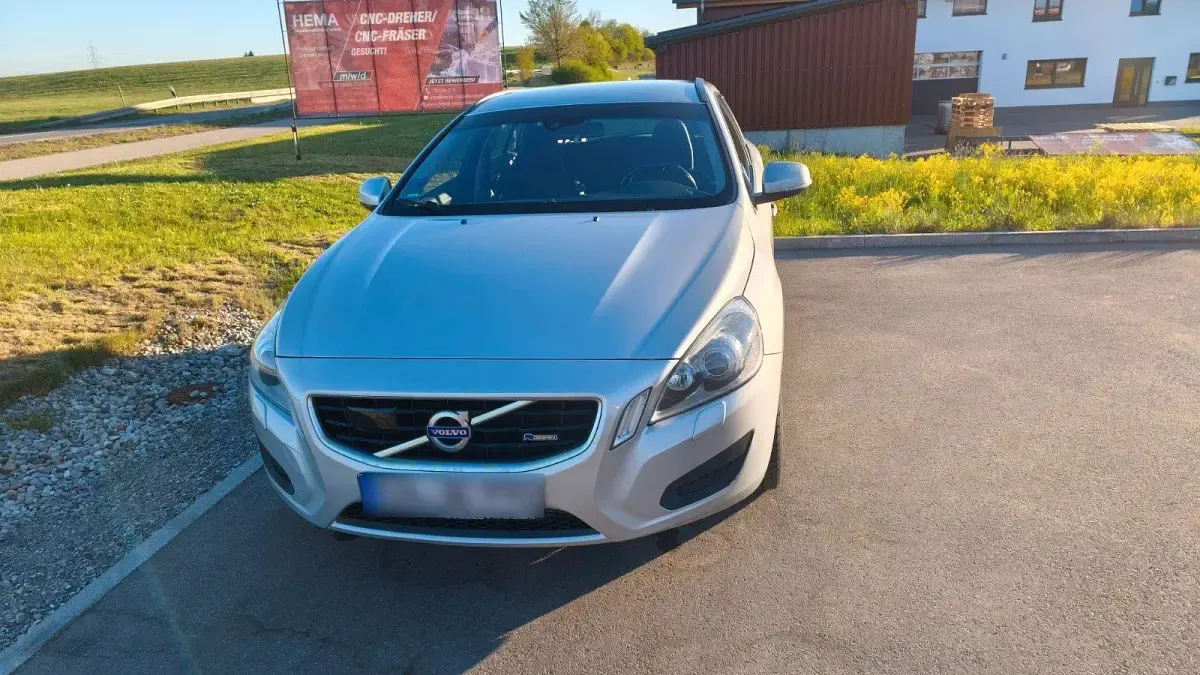 Gebraucht Volvo V60 R-Design 163 PS (119 kW) 2011 Silber Kombi