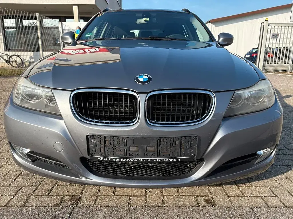 Gebraucht BMW 318 Comfort Edition 143 PS (105 kW) 2012 Grau Kombi
