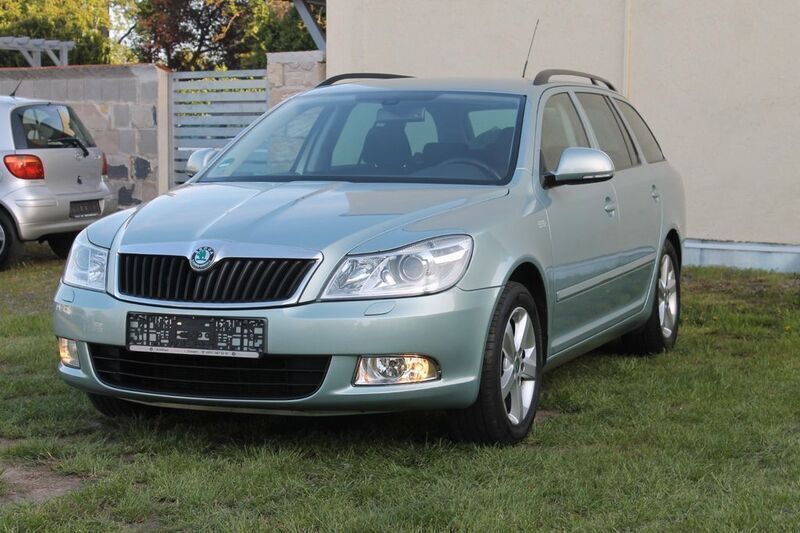 Grün Gebraucht 2011 Skoda Octavia Family Kombi | 3.999 € (Guter Preis) - Bild 1/4