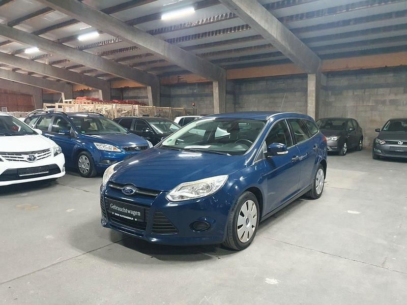 Blau Gebraucht 2014 Ford Focus Ambiente Kombi | 2.499 € (Superpreis) - Bild 1/4