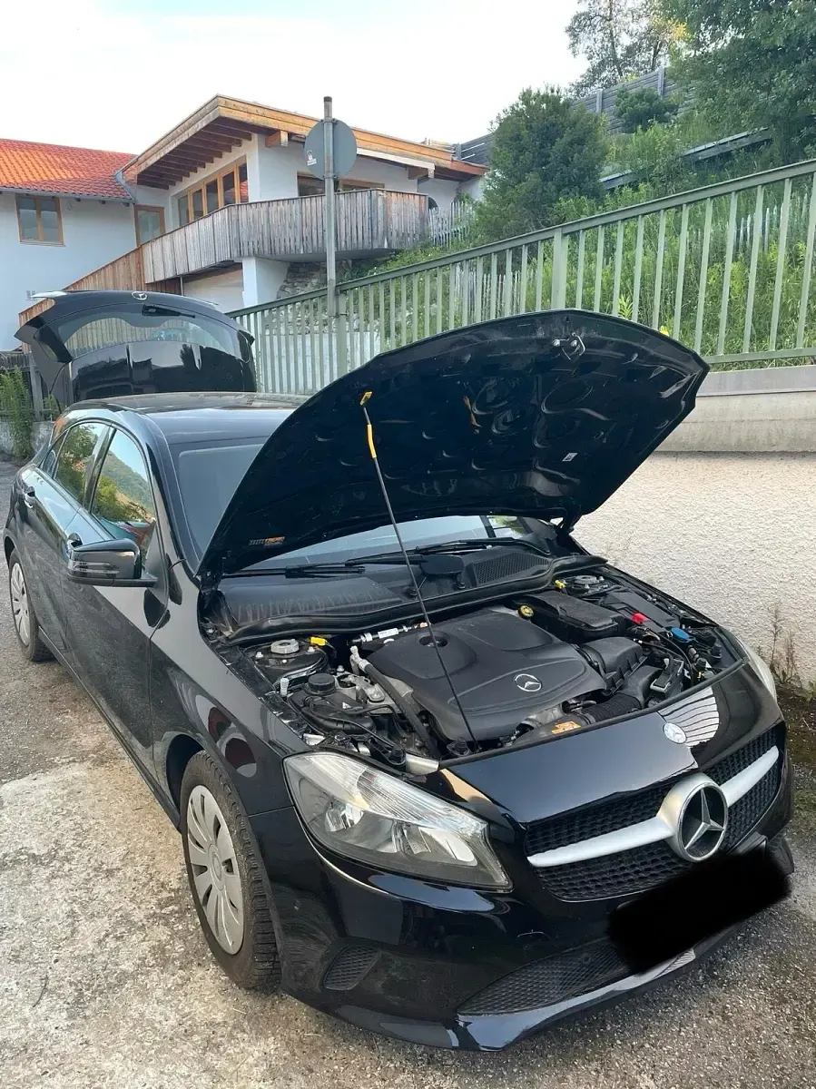Gebraucht Mercedes A180 122 PS (89 kW) 2016 Schwarz Limousine