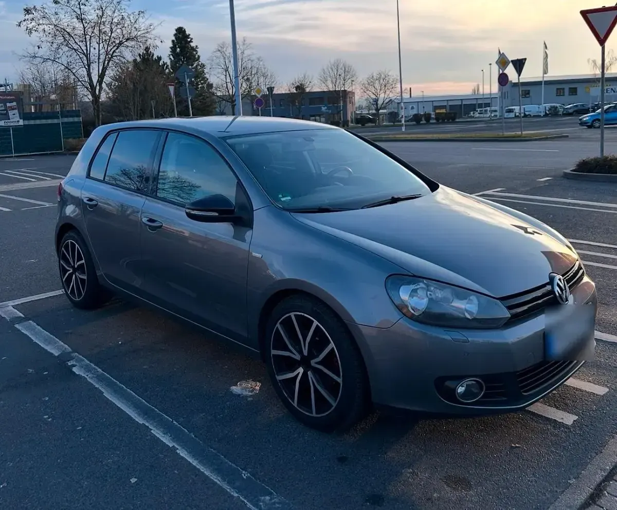 Gebraucht VW Golf VII 105 PS (77 kW) 2012 Grau Kleinwagen