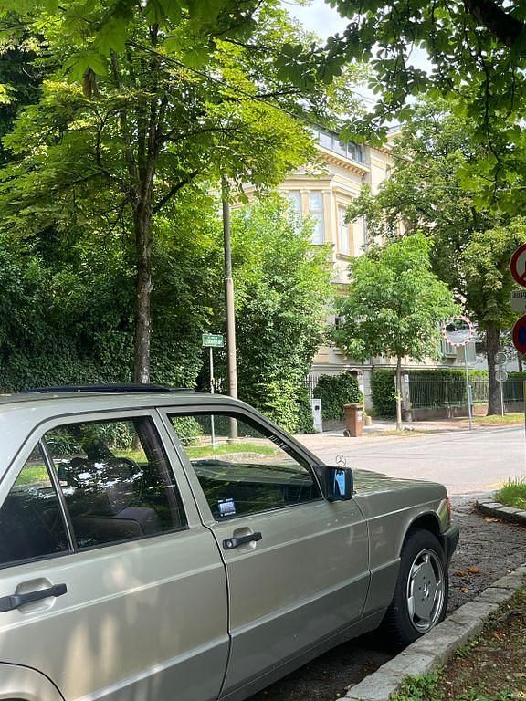 Gebraucht Mercedes 190 75 PS (55 kW) 1990 Gold Limousine