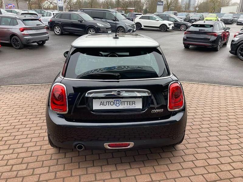 Gebraucht Mini Cooper 136 PS (100 kW) 2014 Midnight black metallic (metallic) Kleinwagen