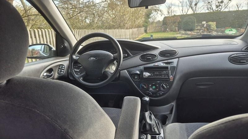 Gebraucht Ford Focus Ghia 101 PS (74 kW) 2004 Silber Kombi