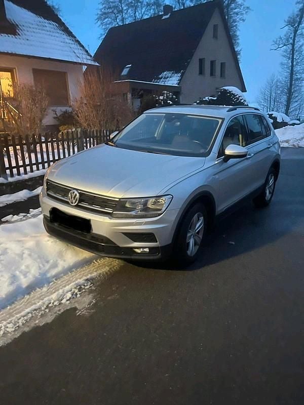 Silber Gebraucht 2020 VW Tiguan SUV | 17.796 € (Guter Preis) - Bild 1/4