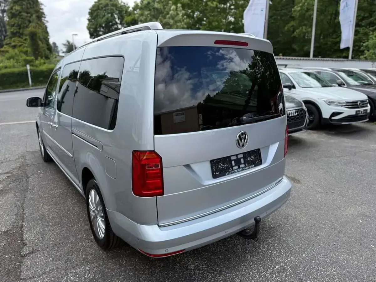 Używany VW Caddy Maxi Highline 150 KM (110 kW) 2016 Srebrny Minivan