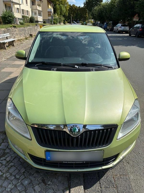 Grün Gebraucht 2013 Skoda Fabia Limousine | 1.500 € (Superpreis) - Bild 1/4