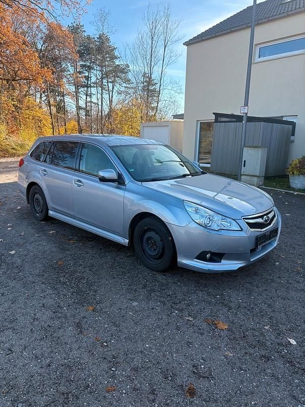 Silber Gebraucht 2012 Subaru Legacy Kombi | 2.790 € - Bild 1/4
