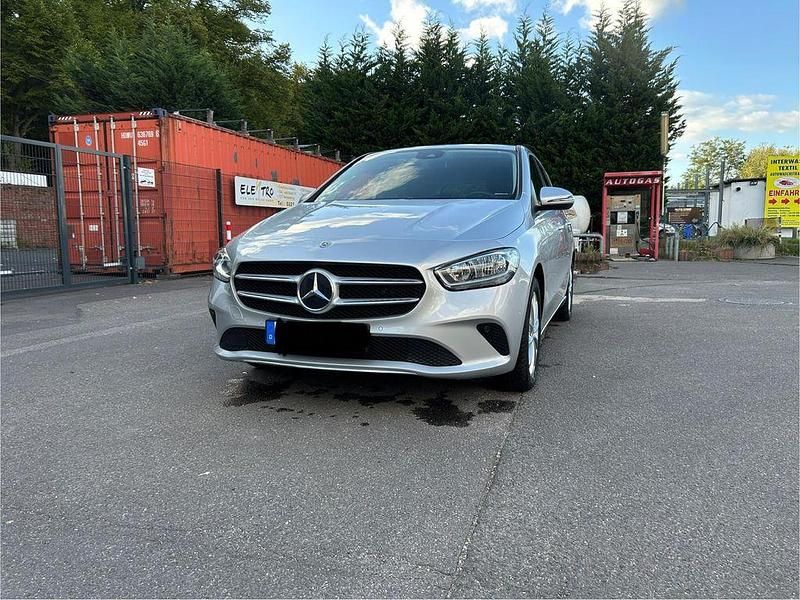 Silber Gebraucht 2022 Mercedes B250e Van / Kleinbus | 28.500 € (Fairer Preis) - Bild 1/4