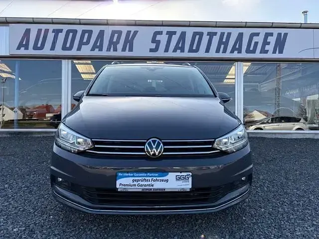 Gebraucht VW Touran Highline 150 PS (110 kW) 2023 Grau Van / Kleinbus