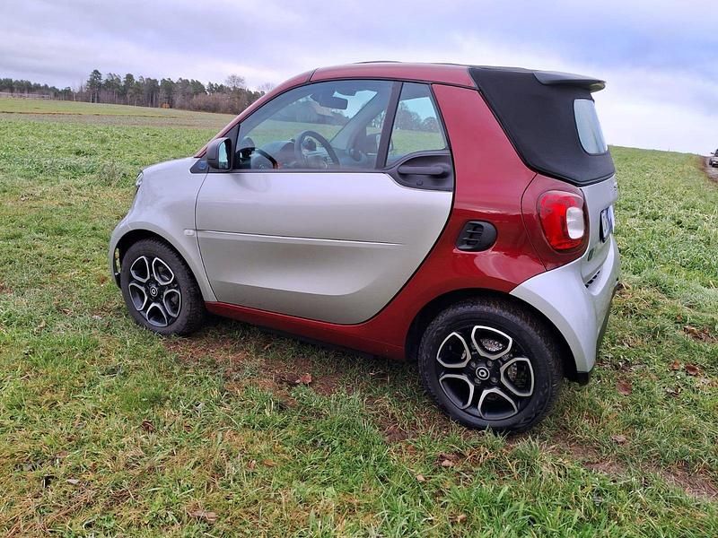 Silber Gebraucht 2023 Smart ForTwo Electric Drive Cabrio | 14.950 € (Fairer Preis) - Bild 1/4