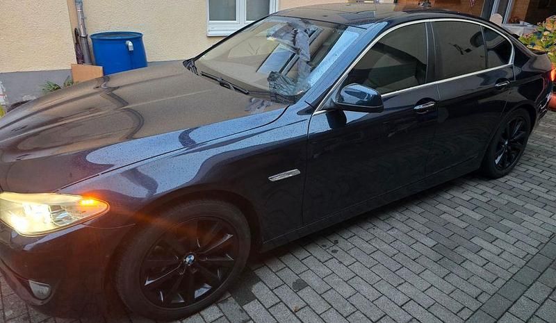 Blau Gebraucht 2010 BMW 530 Sport Line Limousine | 9.700 € (Guter Preis) - Bild 1/4