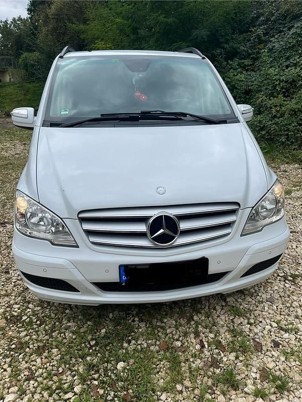 Weiß Gebraucht 2013 Mercedes Viano Van / Kleinbus | 29.900 € - Bild 1/4