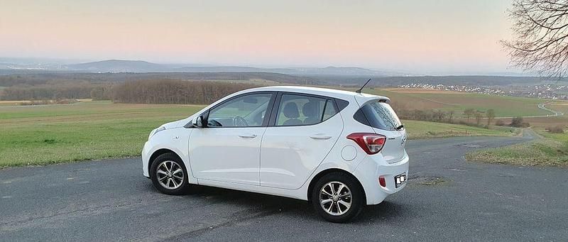 Gebraucht Hyundai i10 Edition 67 PS (49 kW) 2014 Weiß Kleinwagen