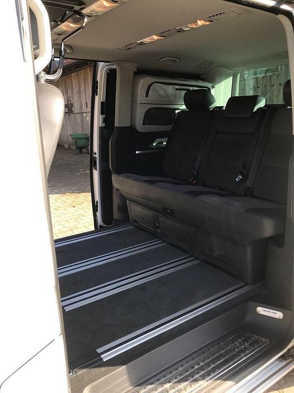Second-hand VW T5 179 CP (131 kW) 2014 Negru Van