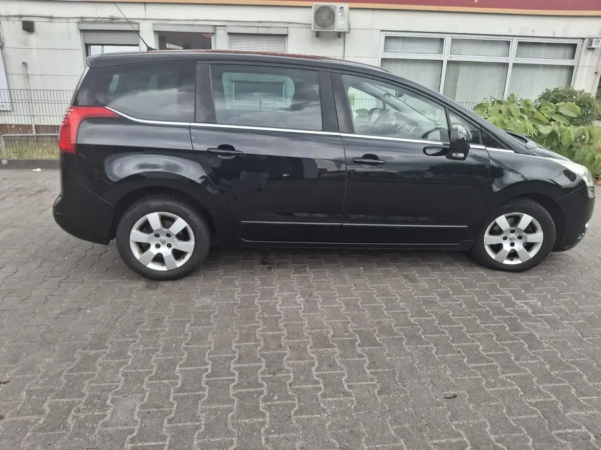 Gebraucht Peugeot 5008 150 PS (110 kW) 2013 Schwarz Van / Kleinbus