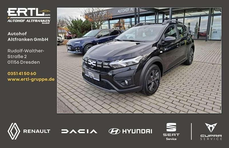 Perlmuttschwarz metallic Gebraucht 2025 Dacia Sandero Expression Kleinwagen | 17.779 € (Fairer Preis) - Bild 1/3