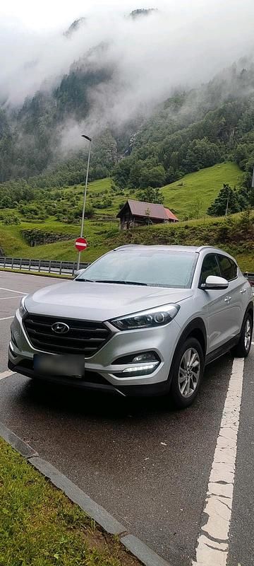 Grau Gebraucht 2017 Hyundai Tucson SUV | 14.600 € (Guter Preis) - Bild 1/4