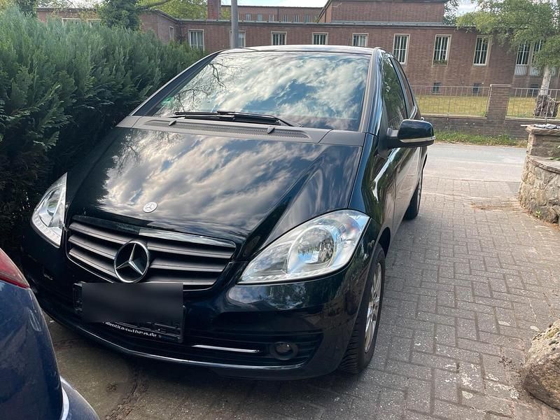 Schwarz Gebraucht 2011 Mercedes A180 Kleinwagen | 2.500 € (Superpreis) - Bild 1/4