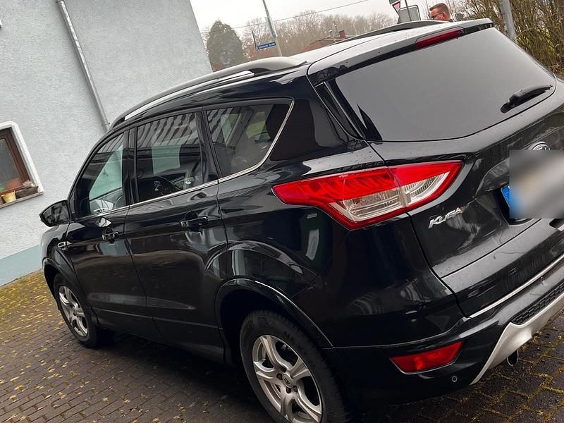 Gebraucht Ford Kuga 150 PS (110 kW) 2015 Schwarz SUV