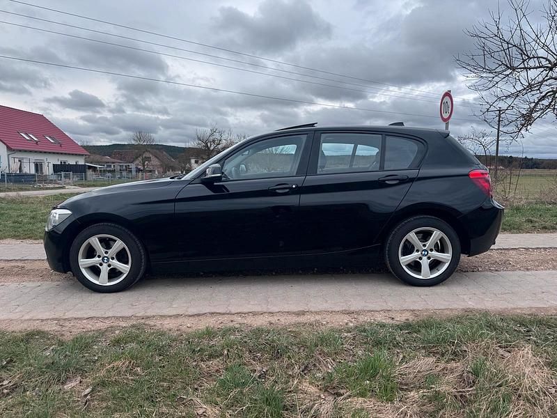 Gebraucht BMW 114 102 PS (75 kW) 2012 Schwarz Kleinwagen