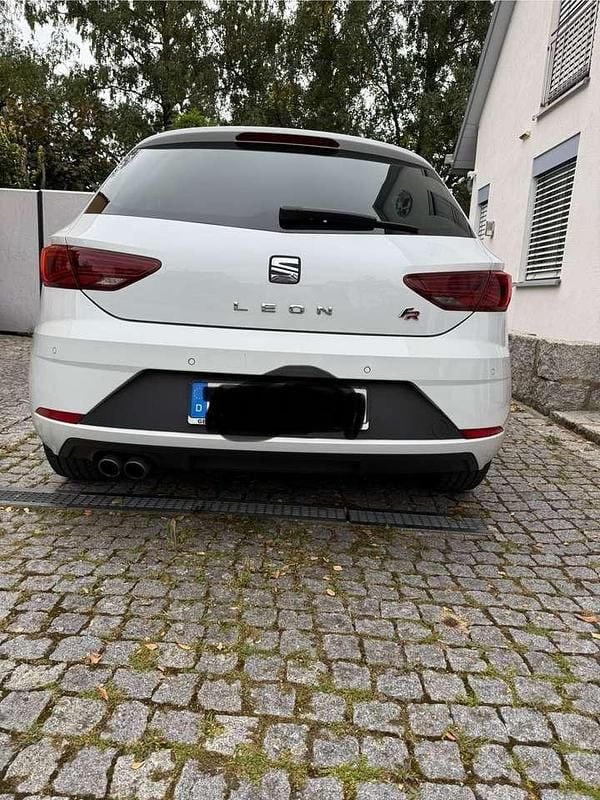 Weiß Gebraucht 2018 Seat Leon ST Kombi | 10.800 € (Guter Preis) - Bild 1/4