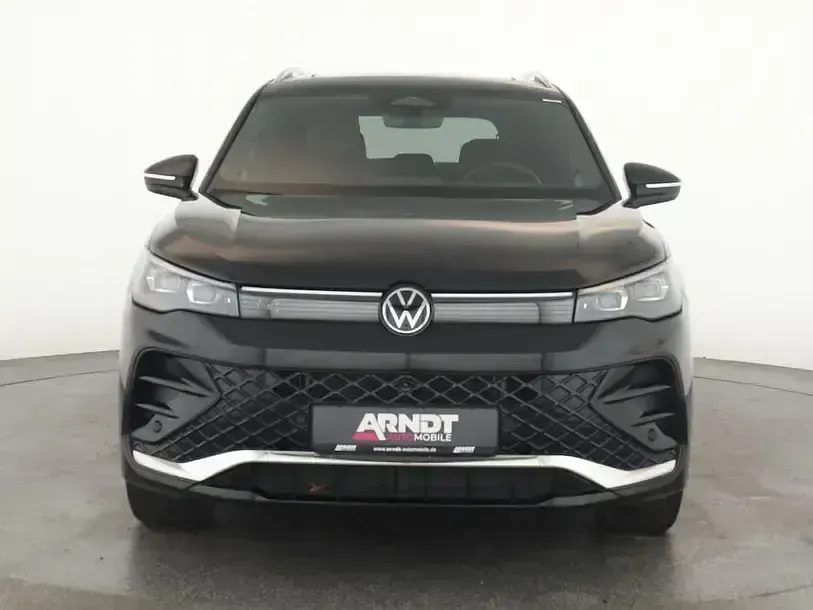 Gebraucht VW Tiguan R-line 193 PS (141 kW) 2025 Deep black perleffekt SUV