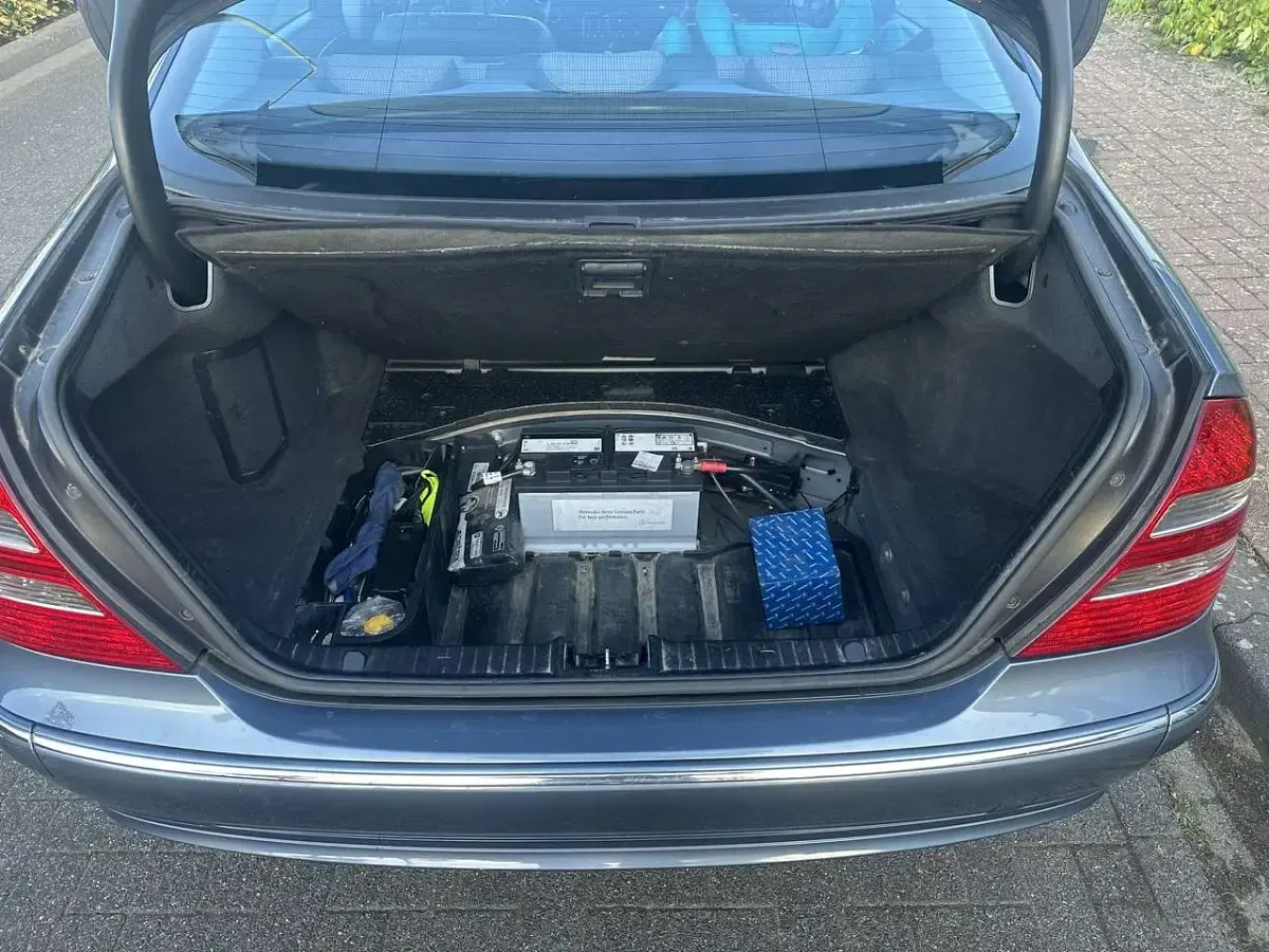 Gebraucht Mercedes E270 Avantgarde 177 PS (130 kW) 2003 Limousine