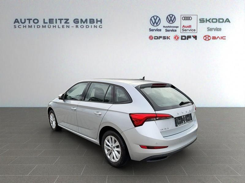 Gebraucht Skoda Scala Ambition 110 PS (80 kW) 2023 Brilliantsilber Kleinwagen
