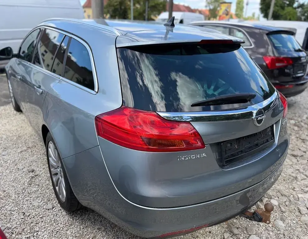 Gebraucht Opel Insignia Edition 160 PS (117 kW) 2012 Silber Kombi