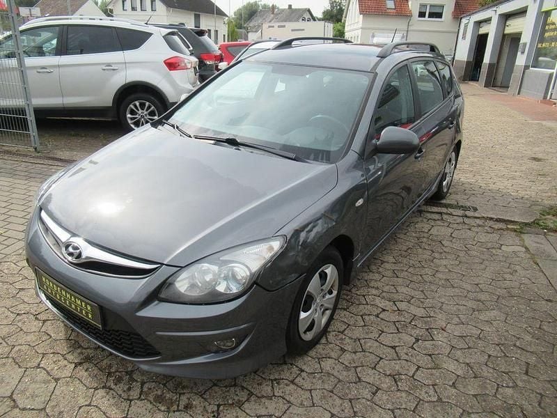 Grau Gebraucht 2011 Hyundai i30 Classic Kombi | 2.450 € (Guter Preis) - Bild 1/4