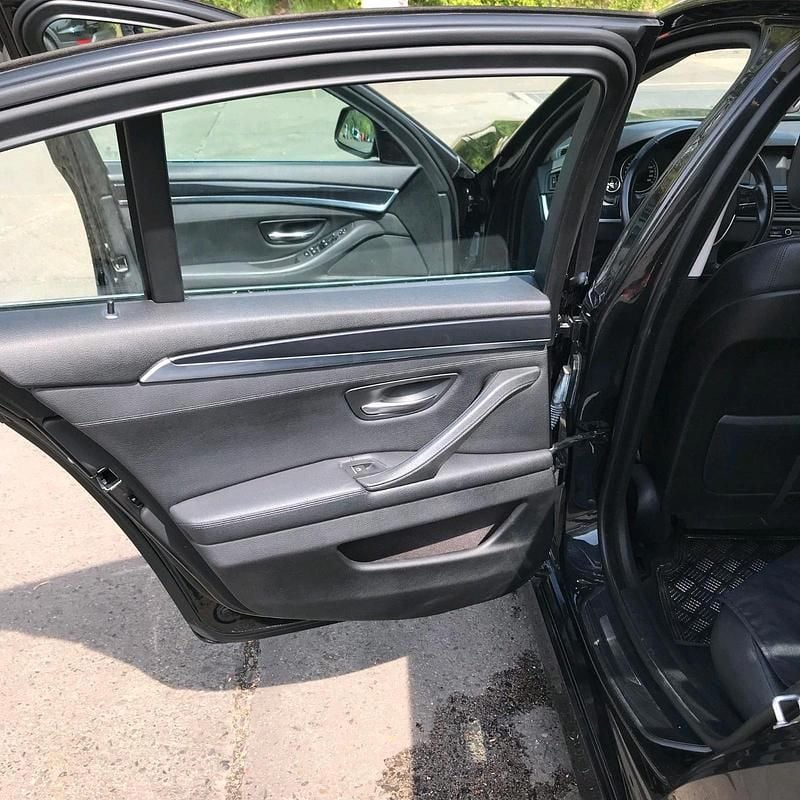 Second-hand BMW 520 184 CP (135 kW) 2011 Negru Berlinǎ