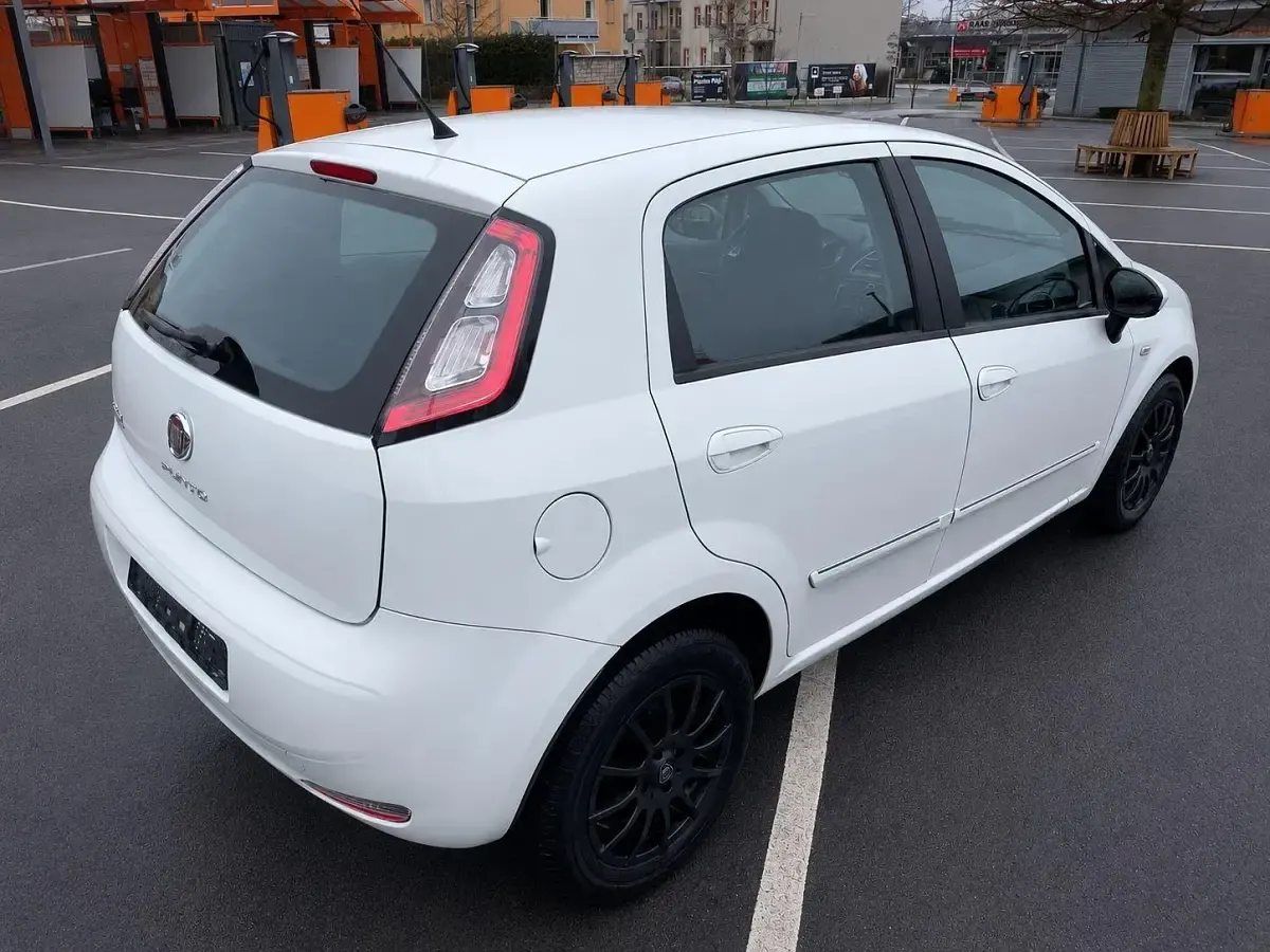 Gebraucht Fiat Grande Punto 77 PS (56 kW) 2012 Weiß Kleinwagen