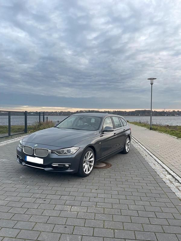 Gebraucht BMW 330 258 PS (189 kW) 2013 Grau Kombi