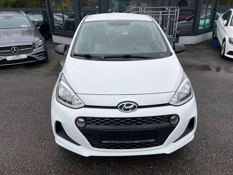 Gebraucht Hyundai i10 Basis 67 PS (49 kW) 2017 Weiß Kleinwagen