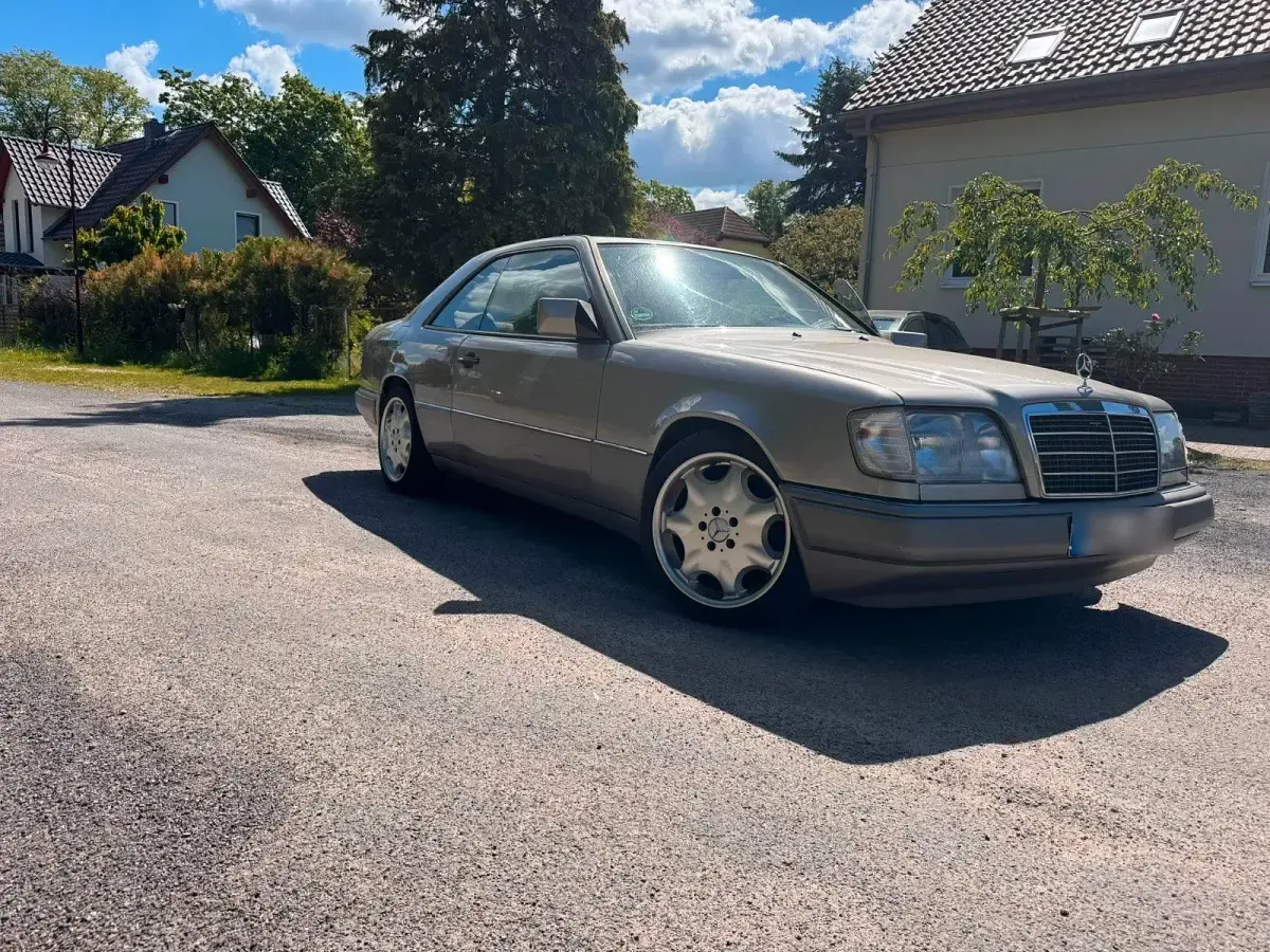Gebraucht Mercedes 220 150 PS (110 kW) 1993 Grau Coupé