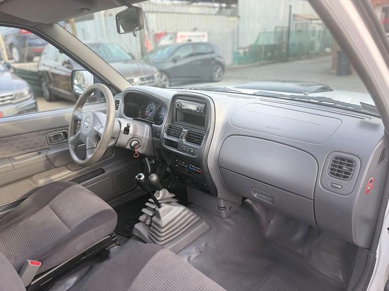 Gebraucht Nissan Navara 133 PS (97 kW) 2009 Weiß Pickup