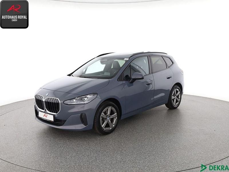Grau Gebraucht 2022 BMW 220 Active Tourer Shadowline Van / Kleinbus | 25.880 € (Fairer Preis) - Bild 1/4