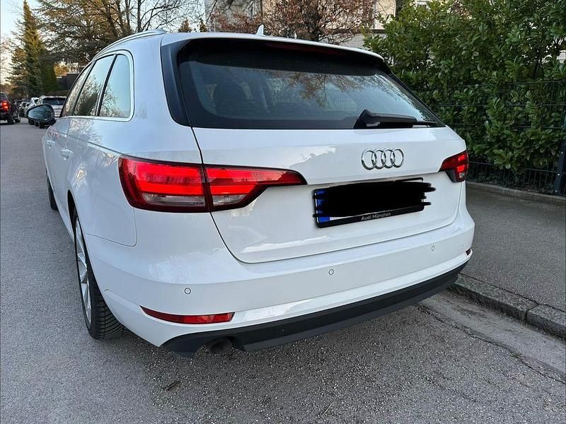 Second-hand Audi A4 Performance 150 CP (110 kW) 2018 Alb Break