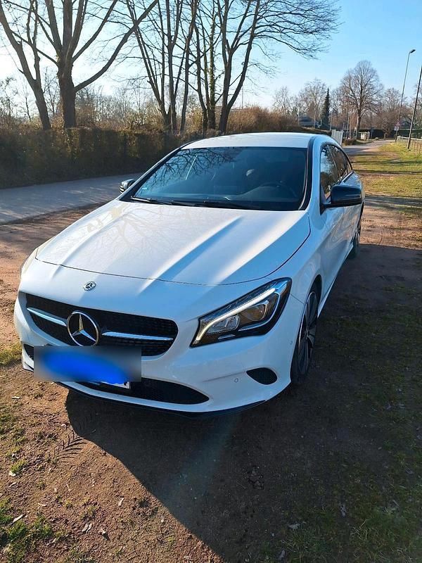 Weiß Gebraucht 2017 Mercedes CLA200 Kombi | 18.999 € (Fairer Preis) - Bild 1/4
